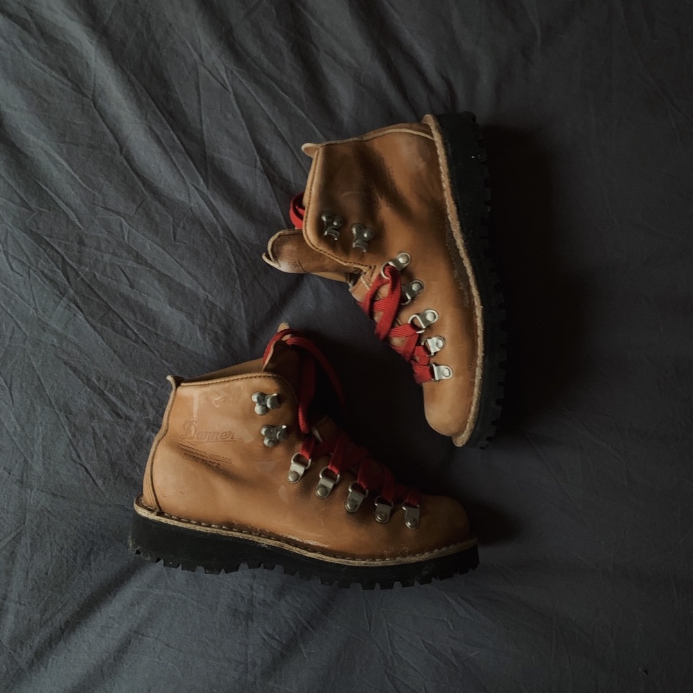 Danner Mountain Light Cascade Boots — Size 5.5